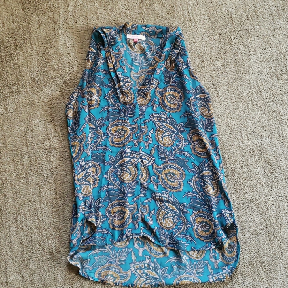 High low sleeveless blouse